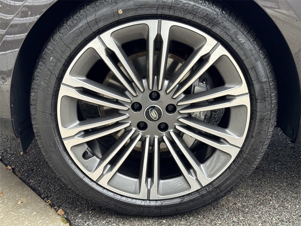 New 2025 Land Rover Range Rover SE image 12