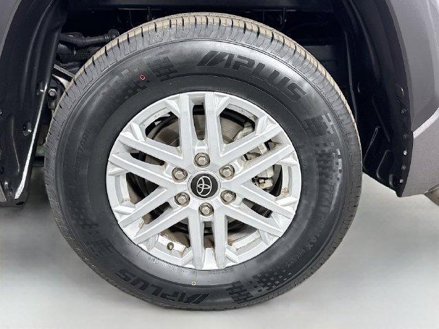 Used 2022 Toyota Tundra SR5 w/ Advanced Technology Package AWD/4WD image 30