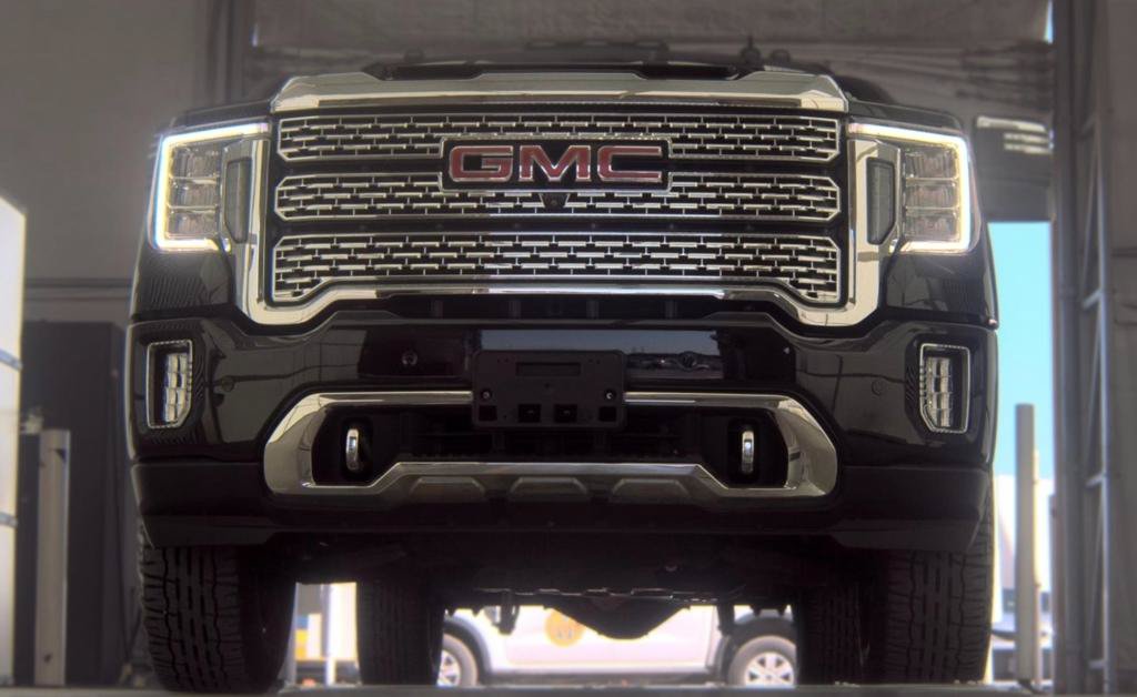 Used 2021 GMC Sierra 2500 Denali w/ Denali Black Diamond Edition AWD/4WD image 3