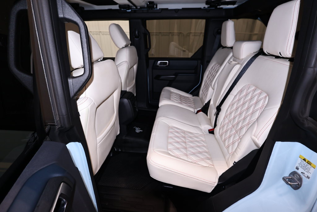 Used 2025 Ford Bronco Heritage Edition AWD/4WD image 14