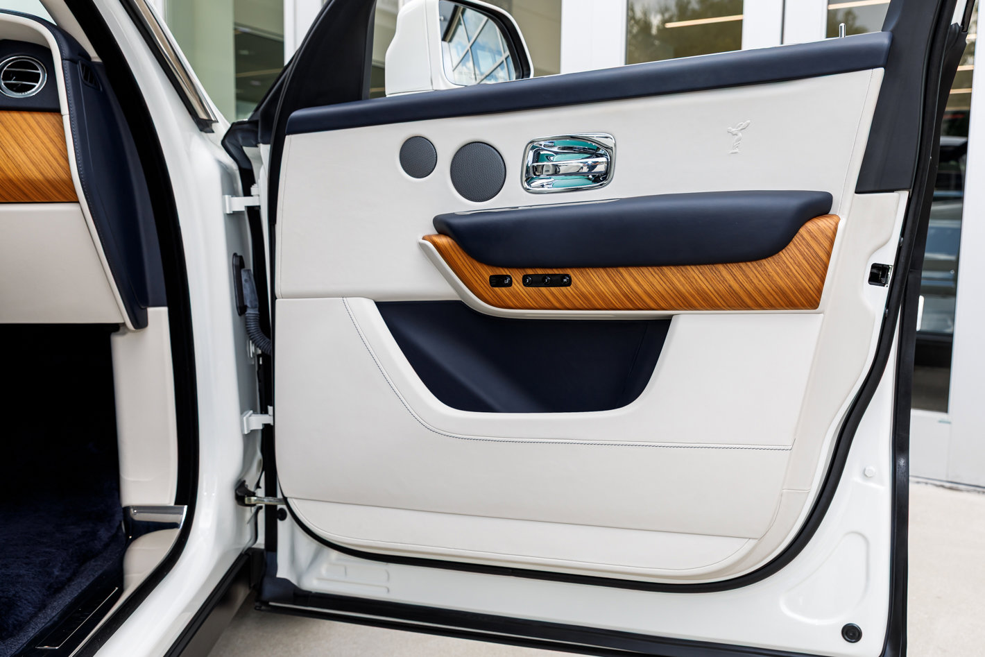 Used 2023 Rolls-Royce Cullinan AWD/4WD image 48