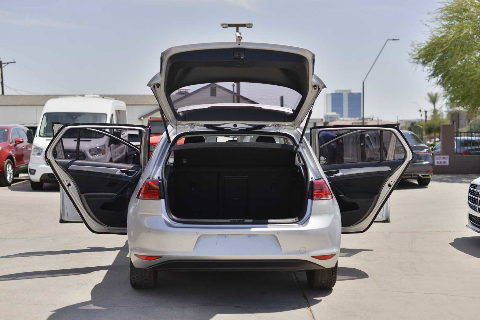 Used 2015 Volkswagen e-Golf SEL Premium image 10