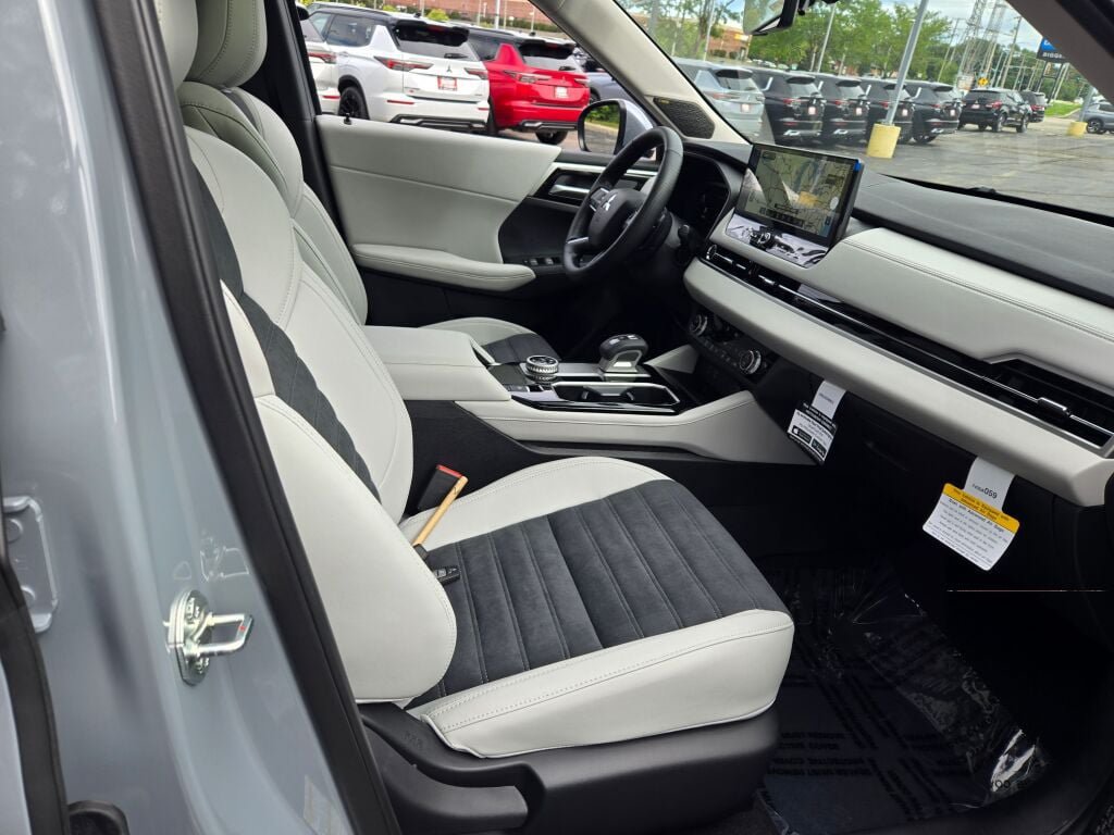 New 2026 Mitsubishi Outlander SE AWD/4WD image 4