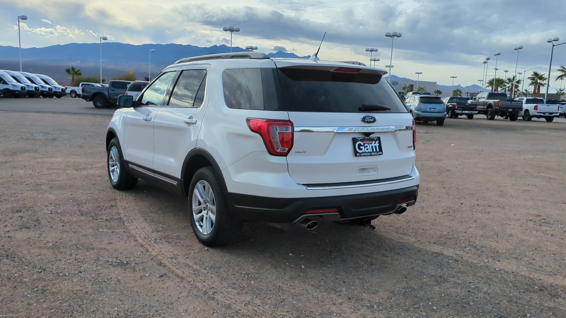 Used 2018 Ford Explorer XLT w/ Equipment Group 202A image 6