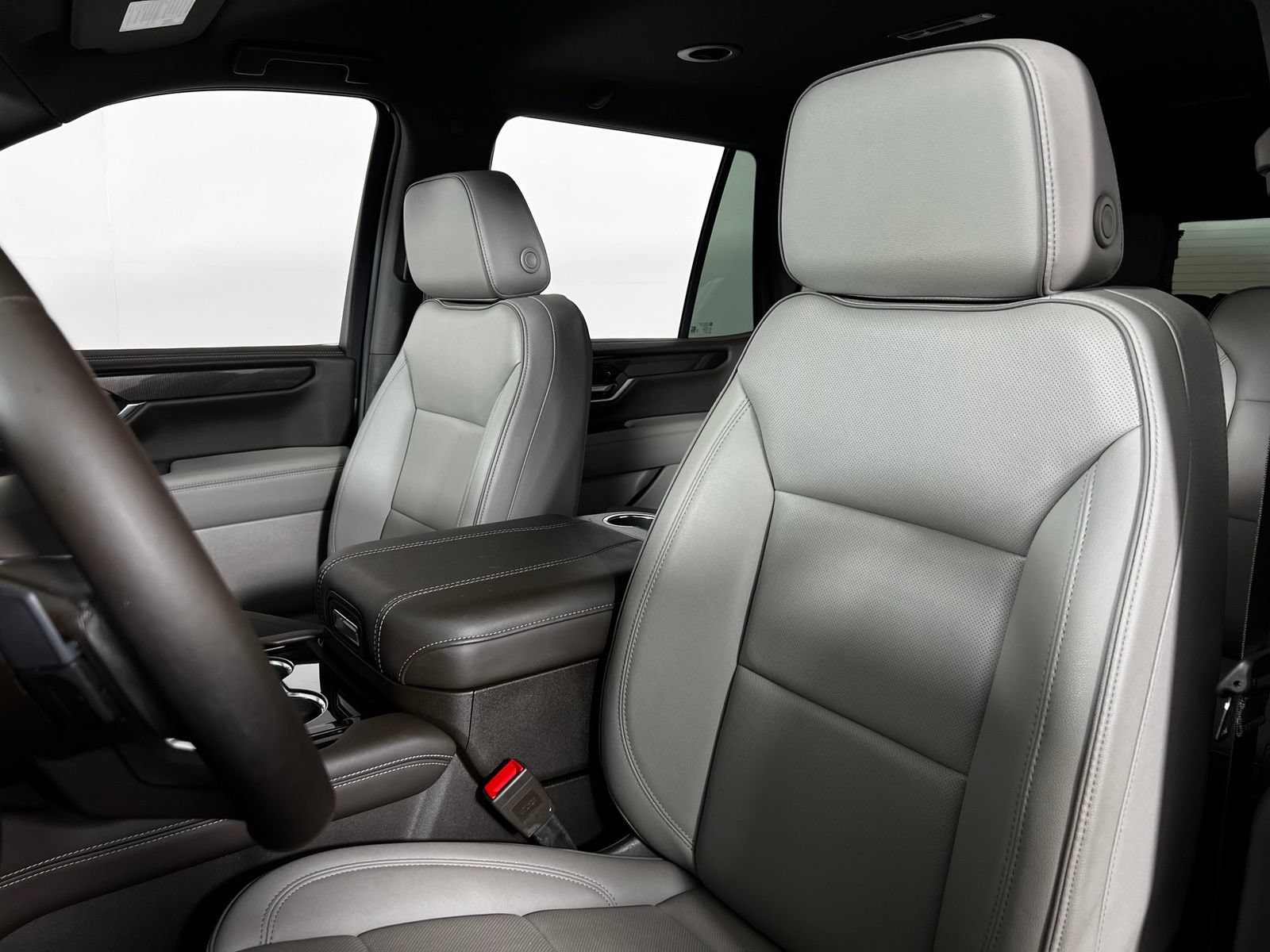 Used 2025 GMC Yukon Elevation AWD/4WD image 13