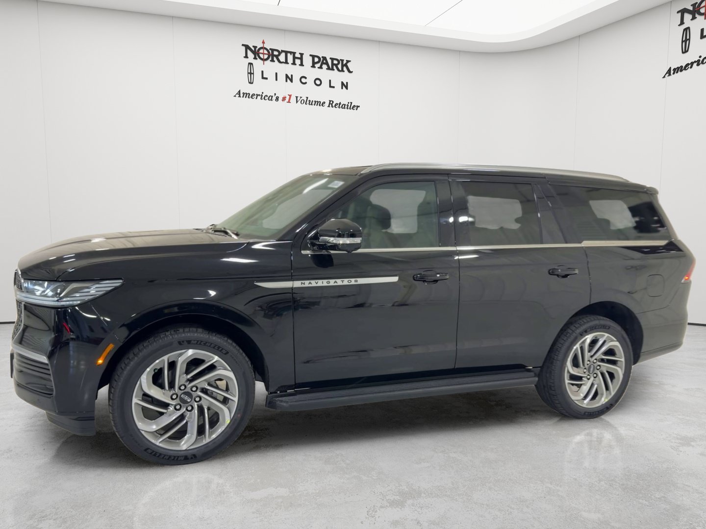 New 2026 Lincoln Navigator Premiere AWD/4WD image 6
