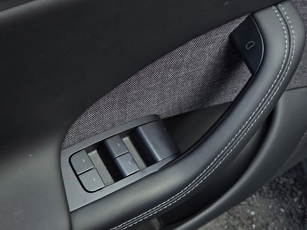 Used 2023 Tesla Model S Standard Range image 11