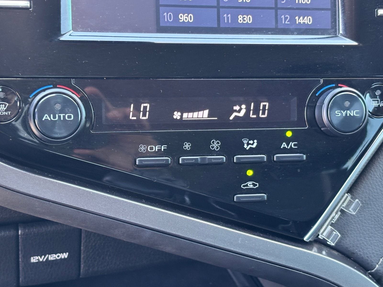 Used 2018 Toyota Camry XSE FWD image 29