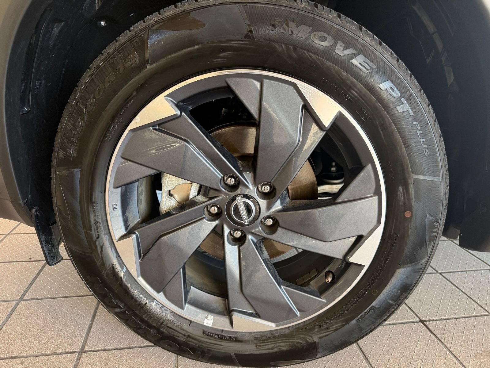 Used 2025 Nissan Rogue SV FWD image 31