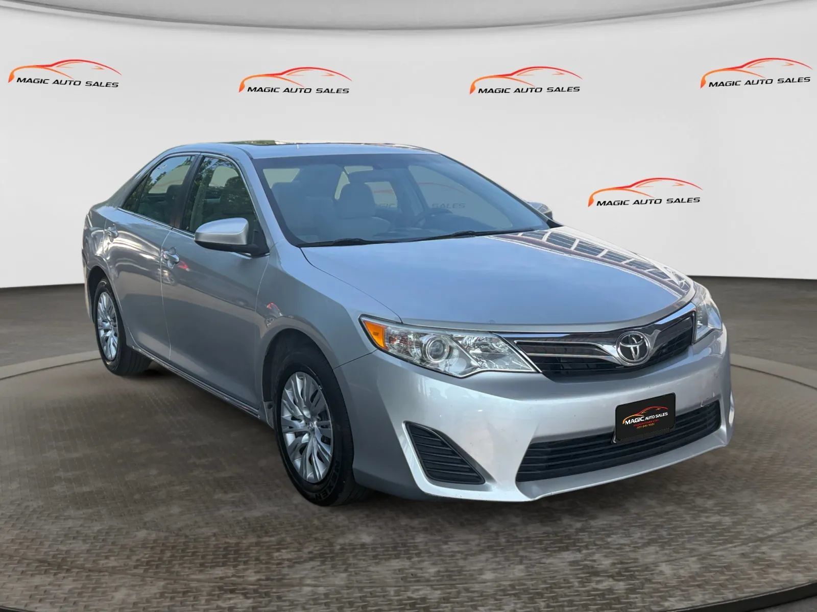 Used 2012 Toyota Camry LE FWD image 5
