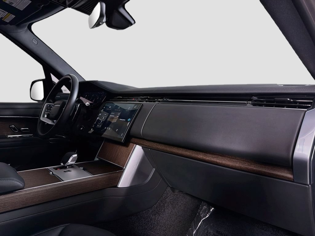 Certified 2025 Land Rover Range Rover SE AWD/4WD image 31