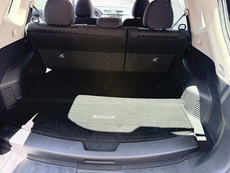 Used 2018 Nissan Rogue SV w/ Premium Package FWD image 19