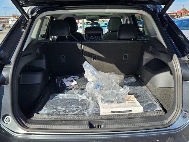 New 2026 Volkswagen Tiguan SE FWD image 12