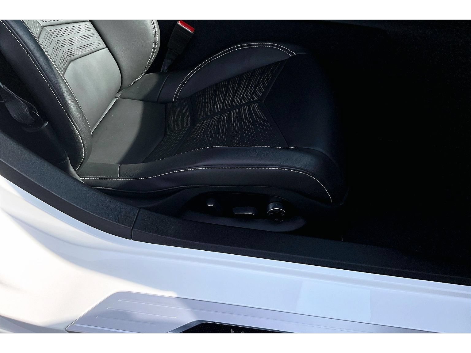 Used 2022 Chevrolet Corvette Stingray Premium Conv w/ Z51 Performance Package RWD image 44