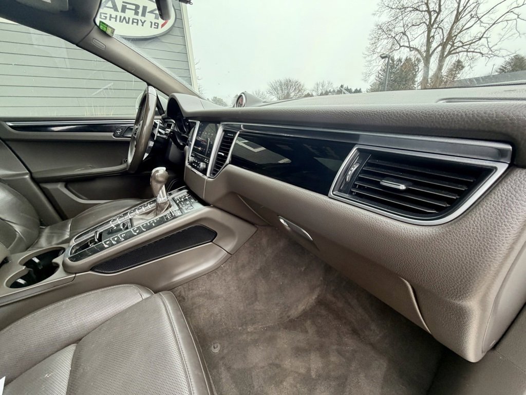 Used 2018 Porsche Macan image 20