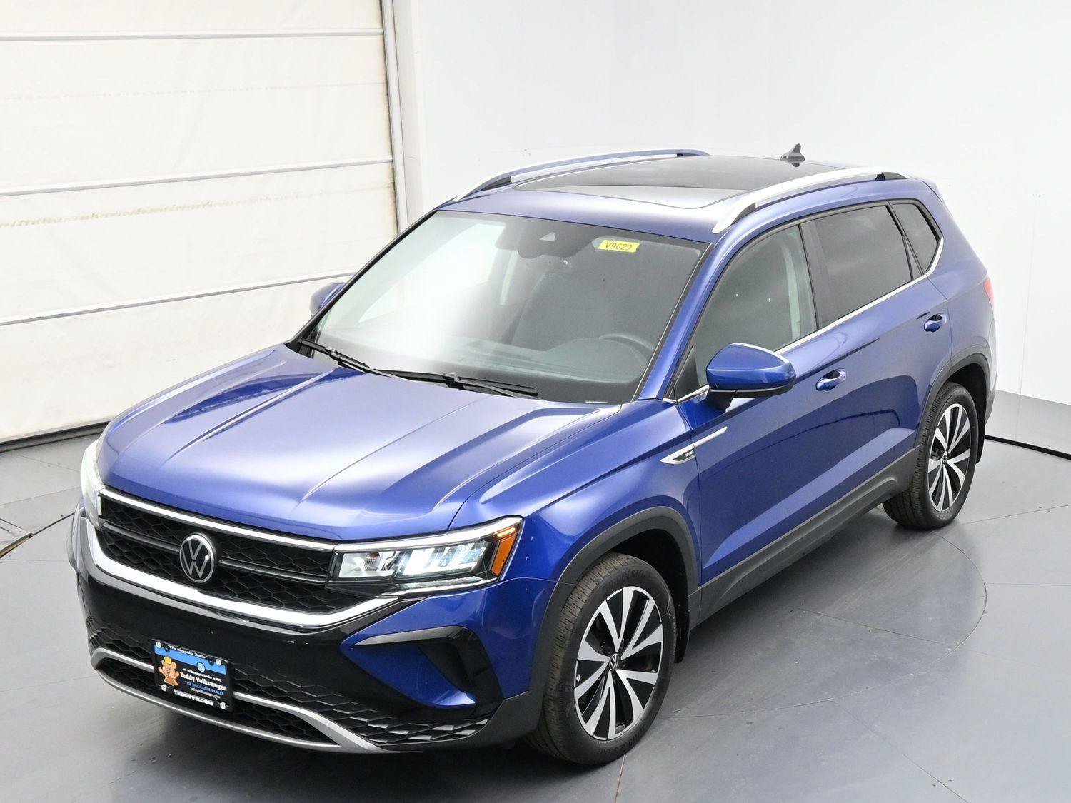 Used 2022 Volkswagen Taos SE w/ Panoramic Sunroof Package AWD/4WD image 34