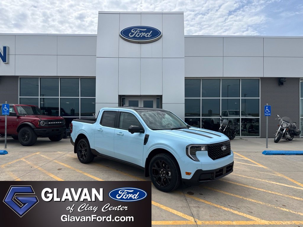 New 2026 Ford Maverick Lariat w/ Black Appearance Package