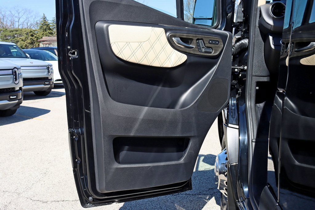 Used 2024 Mercedes-Benz Sprinter 3500 image 33