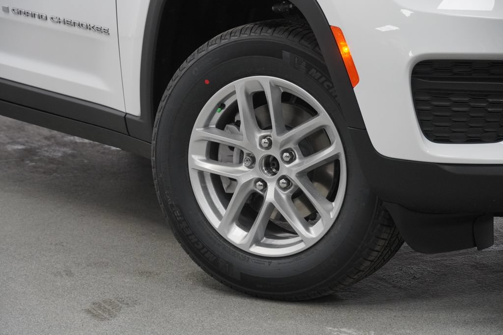 New 2026 Jeep Grand Cherokee Laredo AWD/4WD image 4