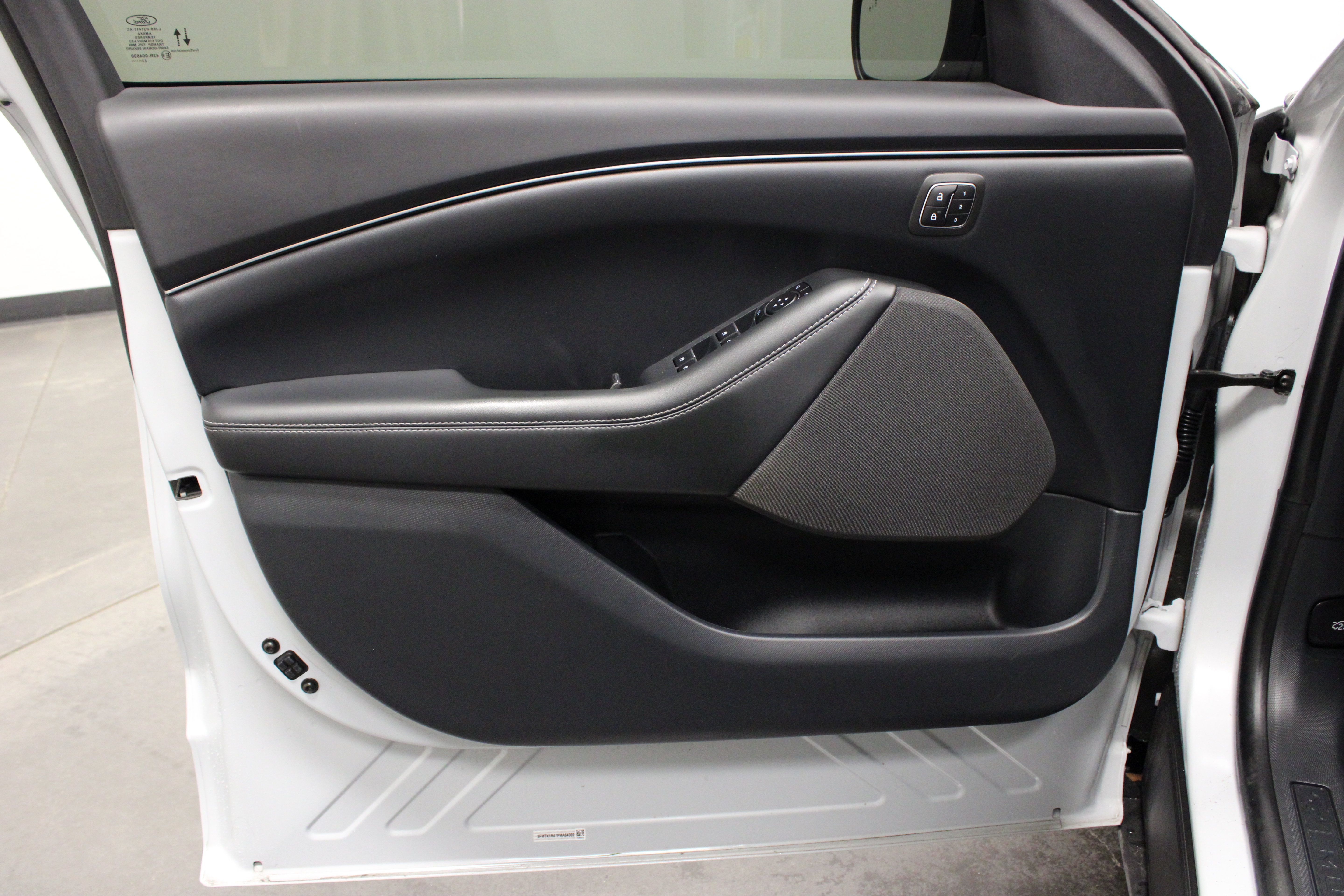 Used 2023 Ford Mustang Mach-E Select w/ Comfort Package Lite RWD image 18