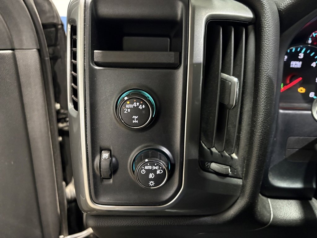 Used 2018 Chevrolet Silverado 1500 LT w/ LT Eassist Package image 18