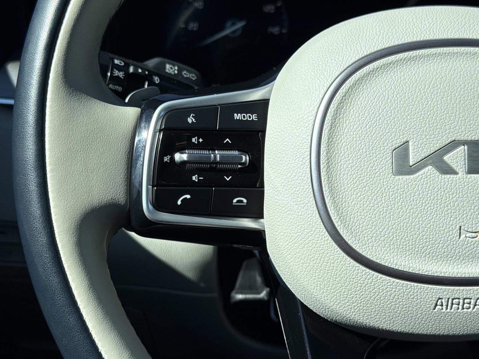 Used 2023 Kia Sorento SX Prestige image 10