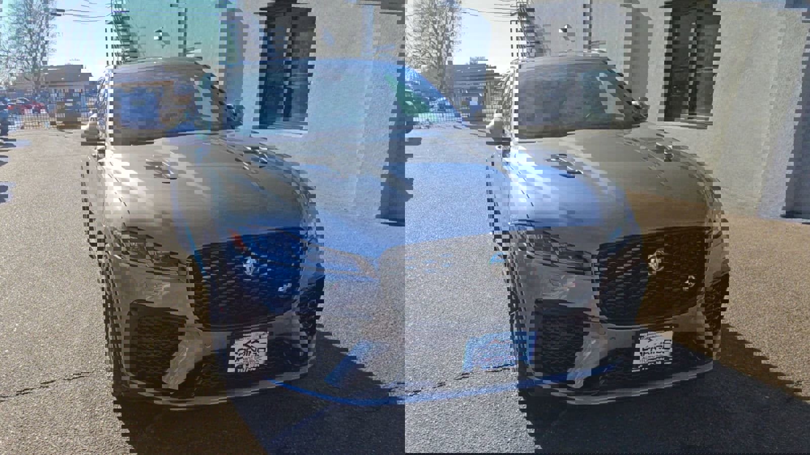 Used 2023 Jaguar F-PACE SVR image 2