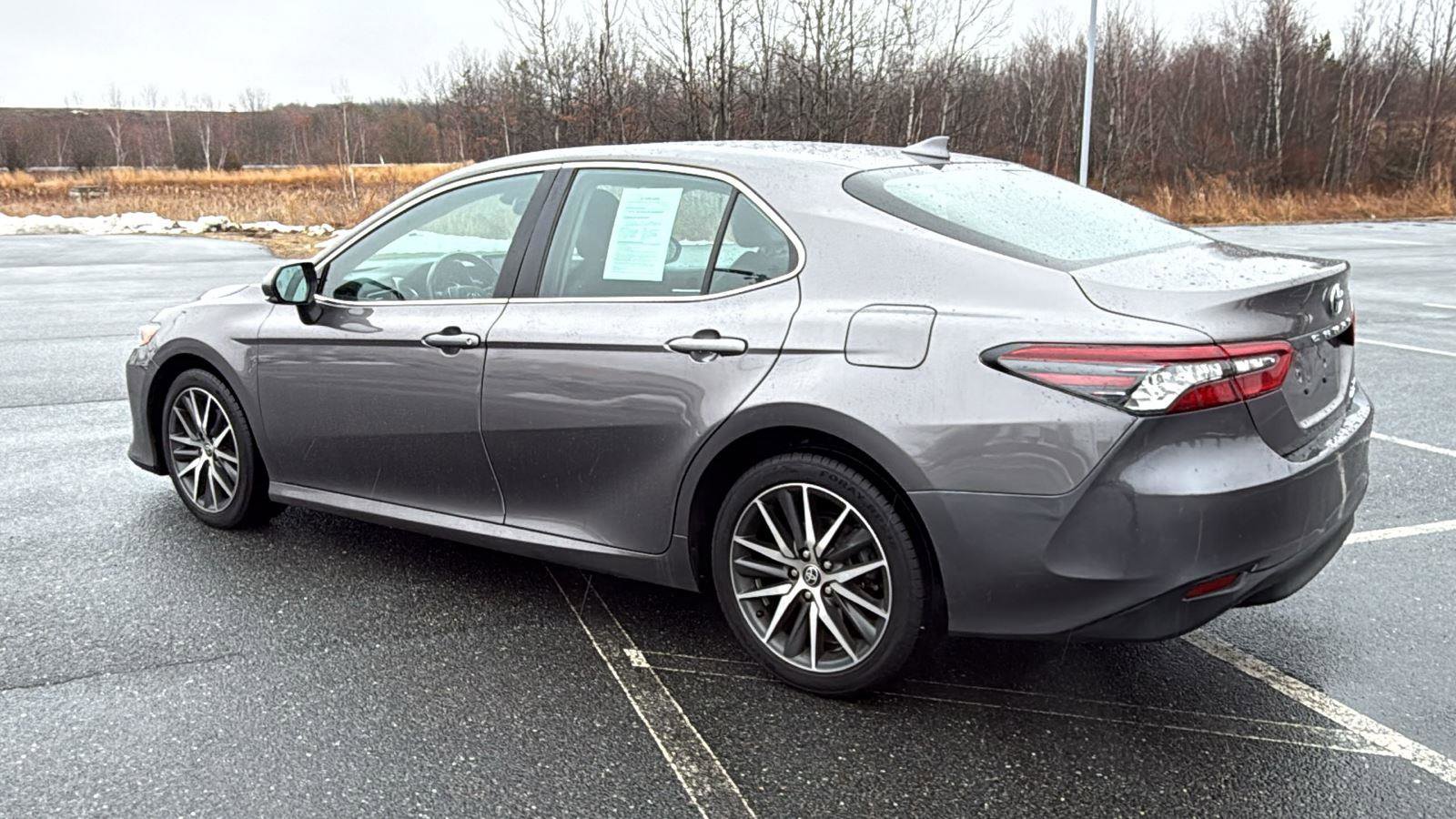 Used 2022 Toyota Camry XLE image 10