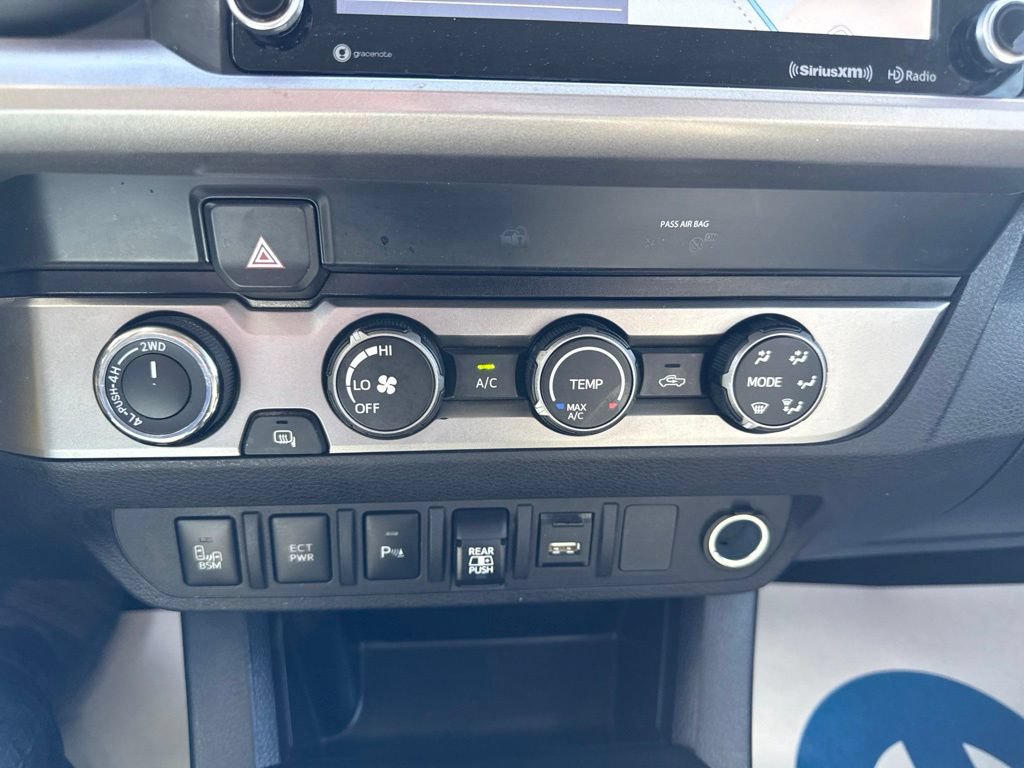 Used 2020 Toyota Tacoma SR5 AWD/4WD image 25
