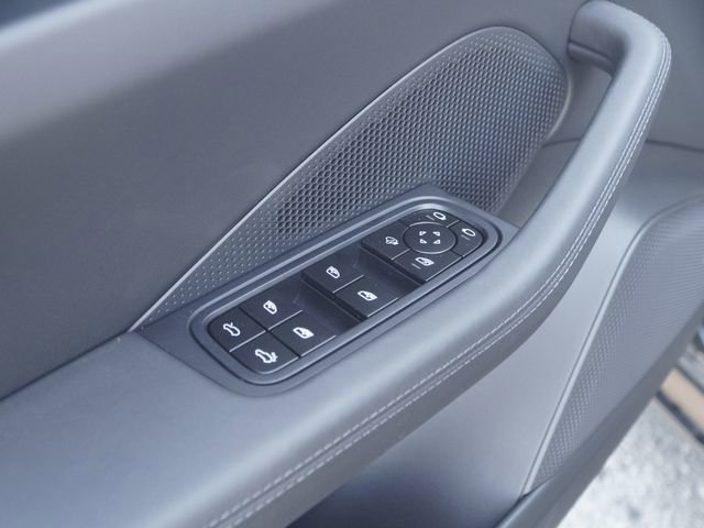 New 2026 Porsche Macan 4 Electric image 14