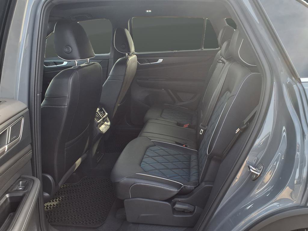 Used 2024 Volkswagen Atlas Cross Sport SEL Premium R-Line AWD/4WD image 15