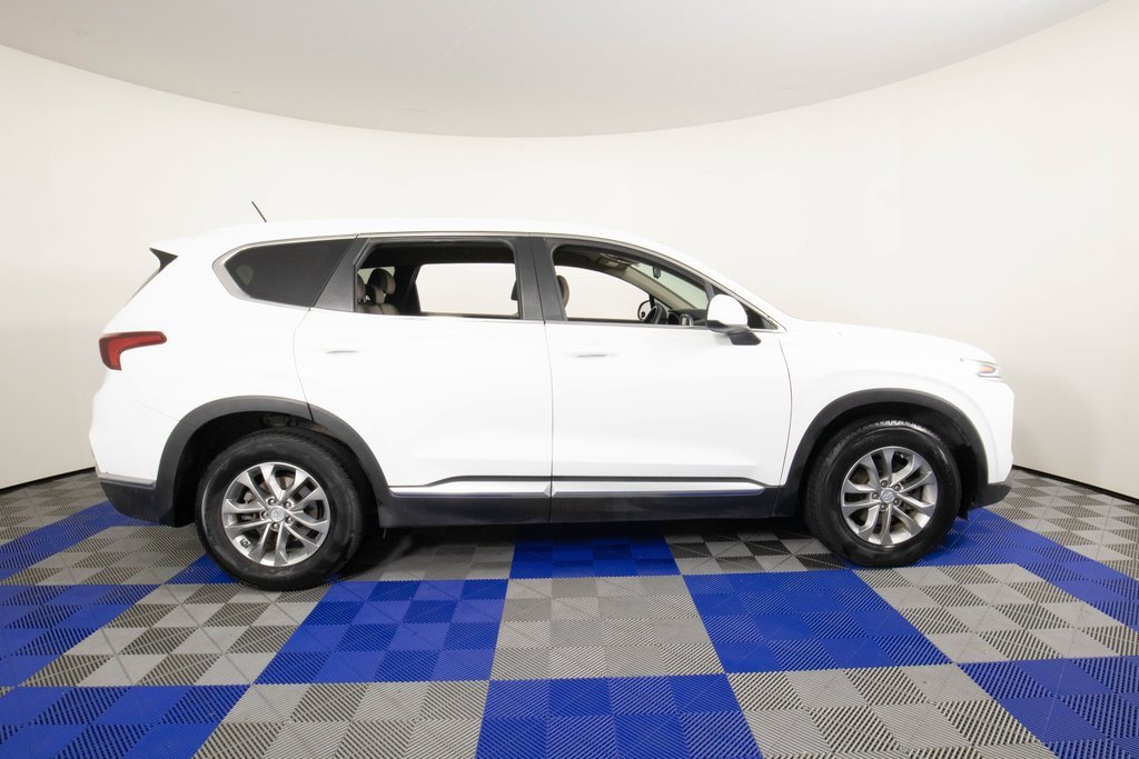 Used 2020 Hyundai Santa Fe SE image 4