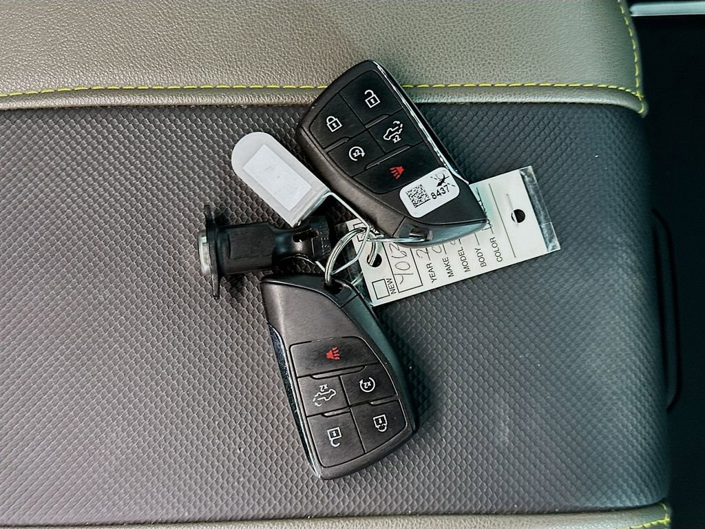 Used 2024 Chevrolet Silverado 2500 ZR2 w/ Technology Package image 35