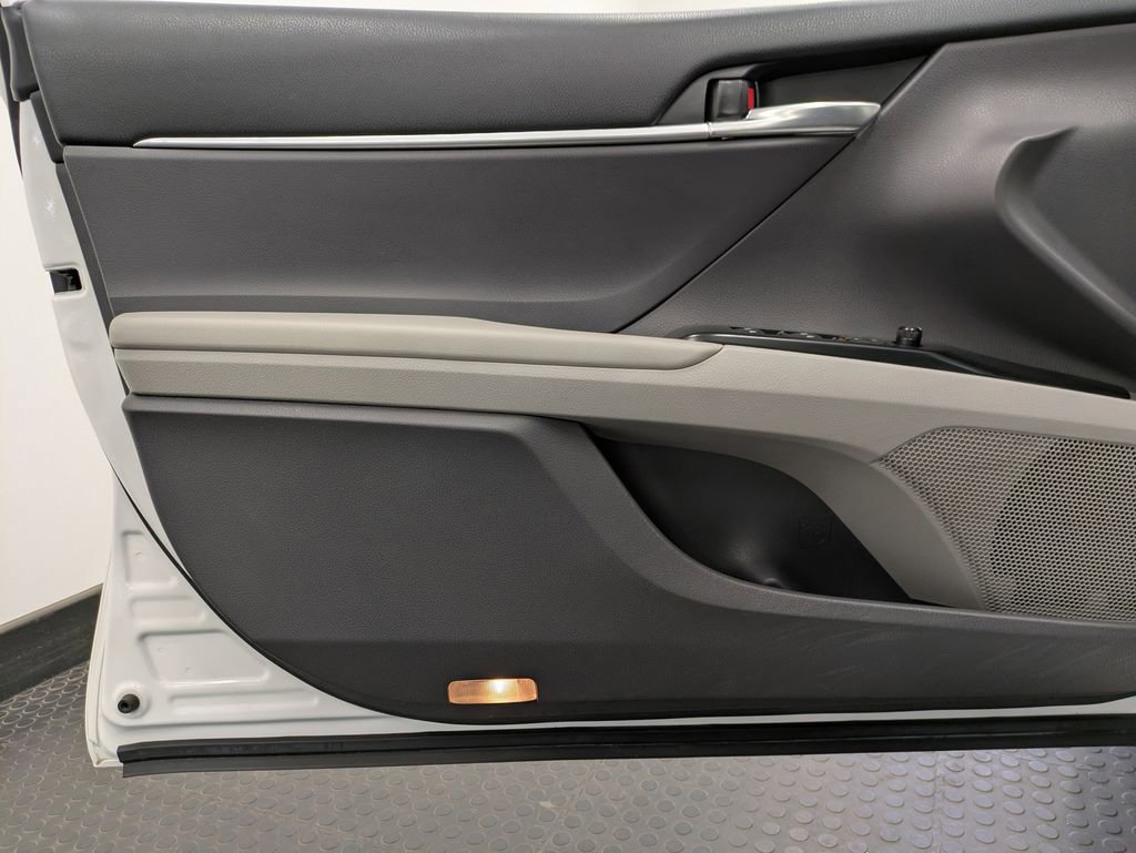 Used 2019 Toyota Camry LE FWD image 8