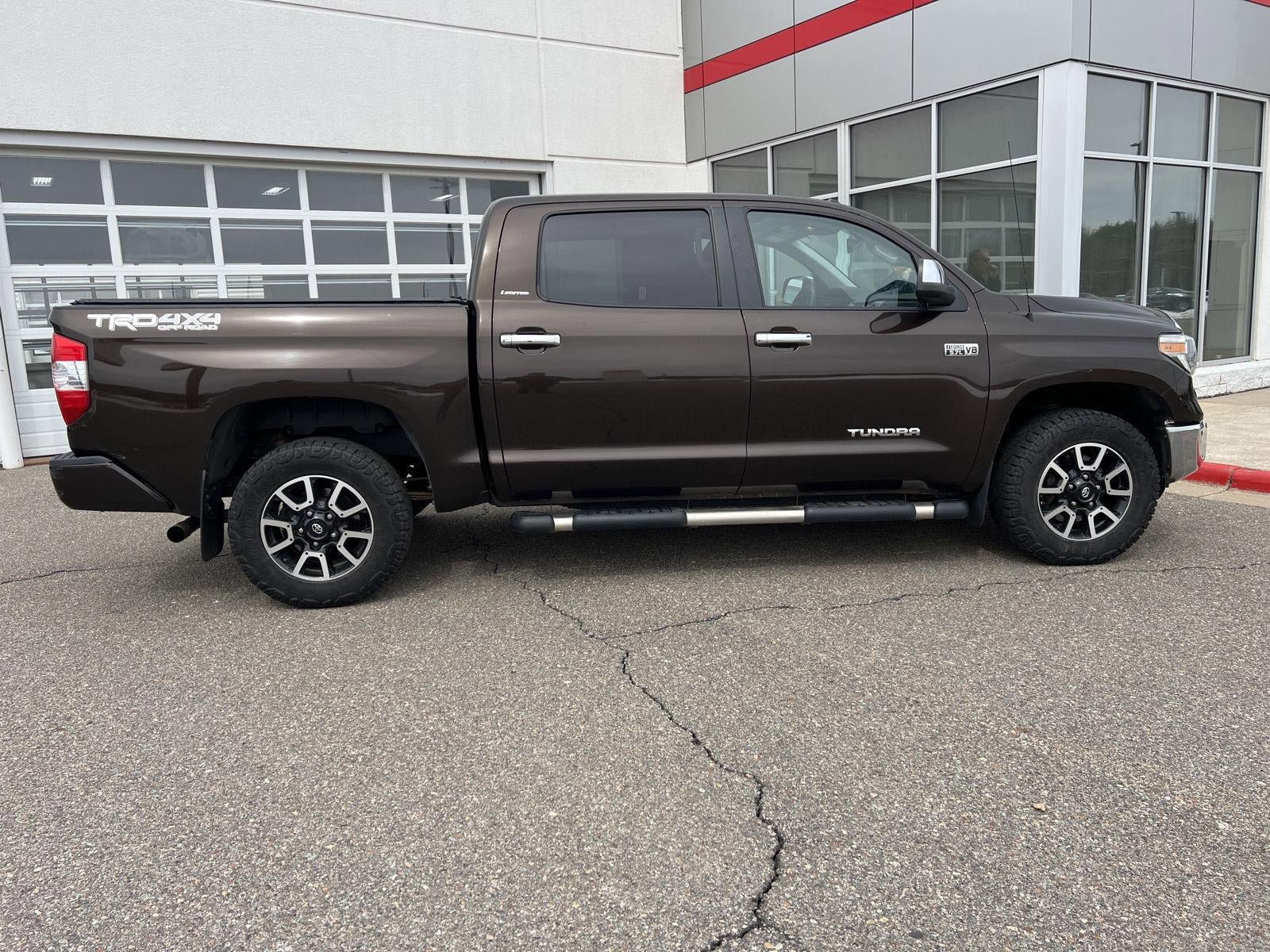 Used 2018 Toyota Tundra Limited w/ Limited Premium Package AWD/4WD image 11