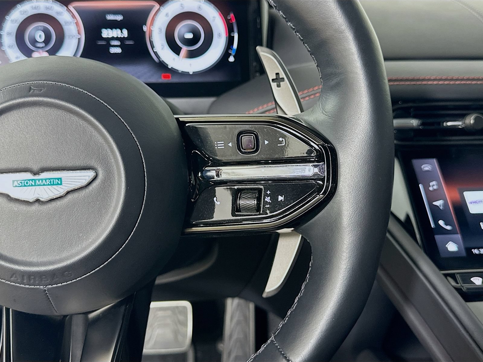 Used 2024 Aston Martin DB12 Coupe RWD image 19