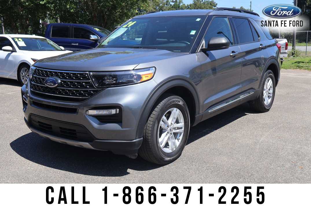 New 2024 Ford Explorer XLT w/ Equipment Group 202A AWD/4WD image 2