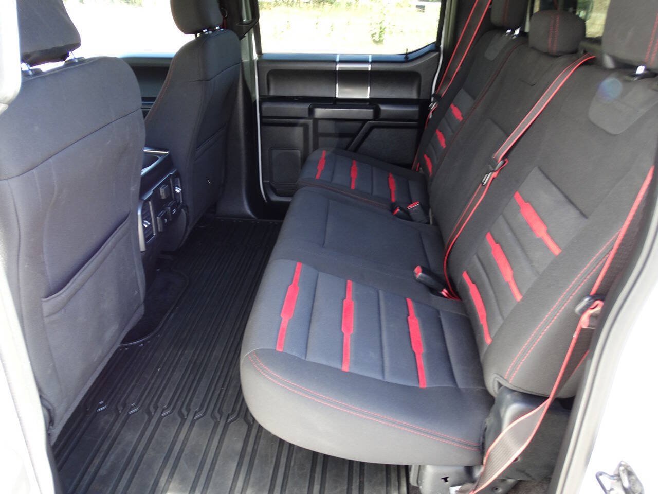 Used 2017 Ford F150 4x4 SuperCrew XLT w/ FX4 Pkg w/ Equipment Group 302A Luxury image 33