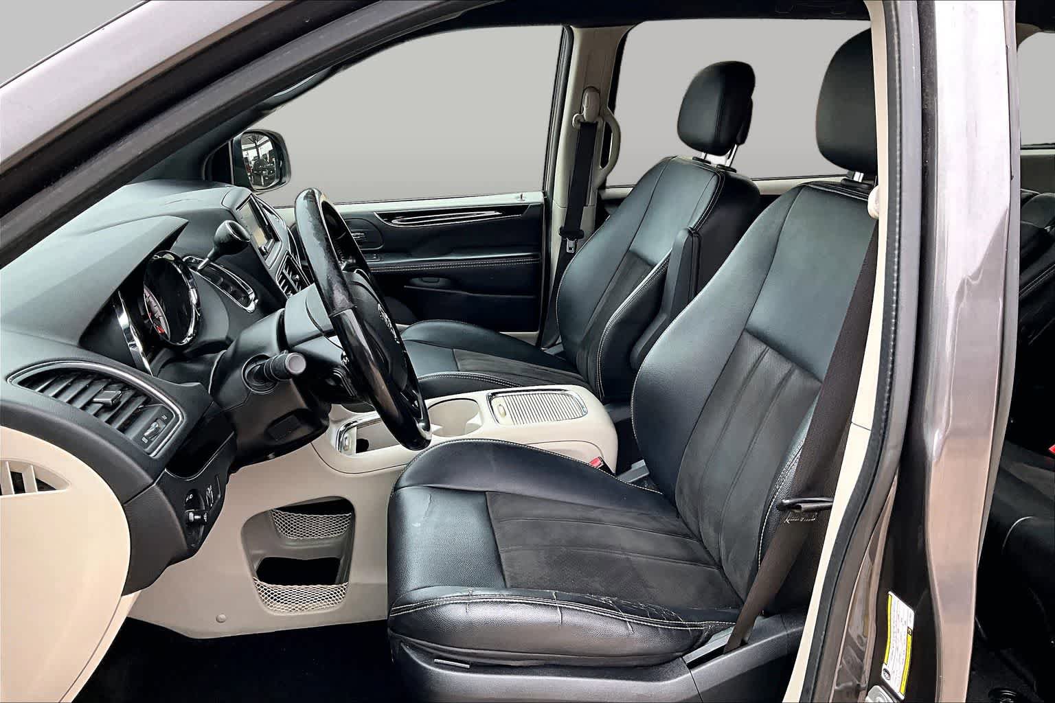 Used 2020 Dodge Grand Caravan SXT FWD image 11