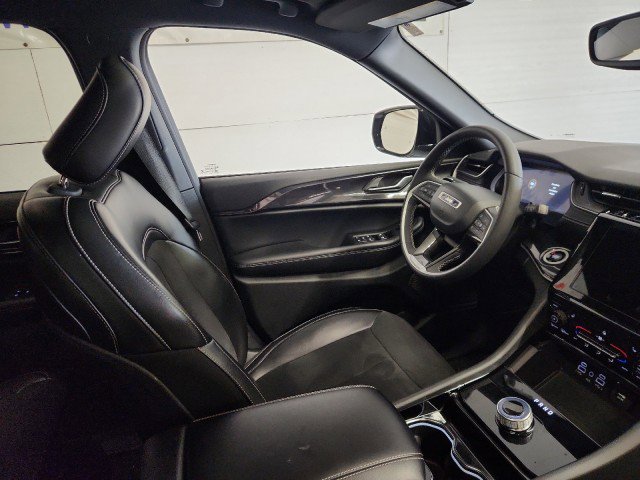 Used 2023 Jeep Grand Cherokee L Laredo image 11