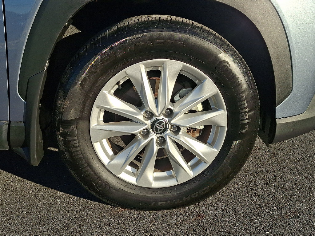 Certified 2024 Toyota Corolla Cross LE AWD/4WD image 11