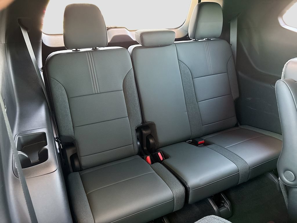 Used 2026 GMC Acadia AT4 w/ Luxury Package AWD/4WD image 22
