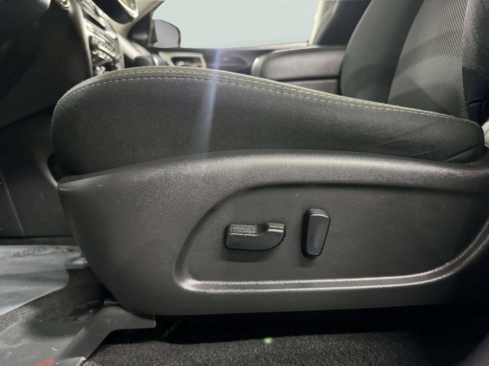 Used 2019 Nissan Pathfinder SV AWD/4WD image 25