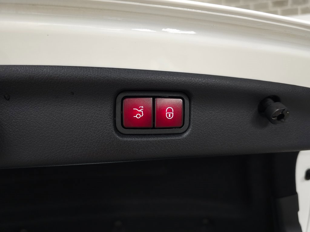 Used 2023 Mercedes-Benz C 300 4MATIC Sedan image 7