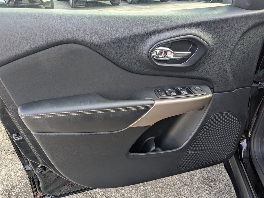 Used 2017 Jeep Cherokee Latitude w/ Safety/Convenience Group image 11