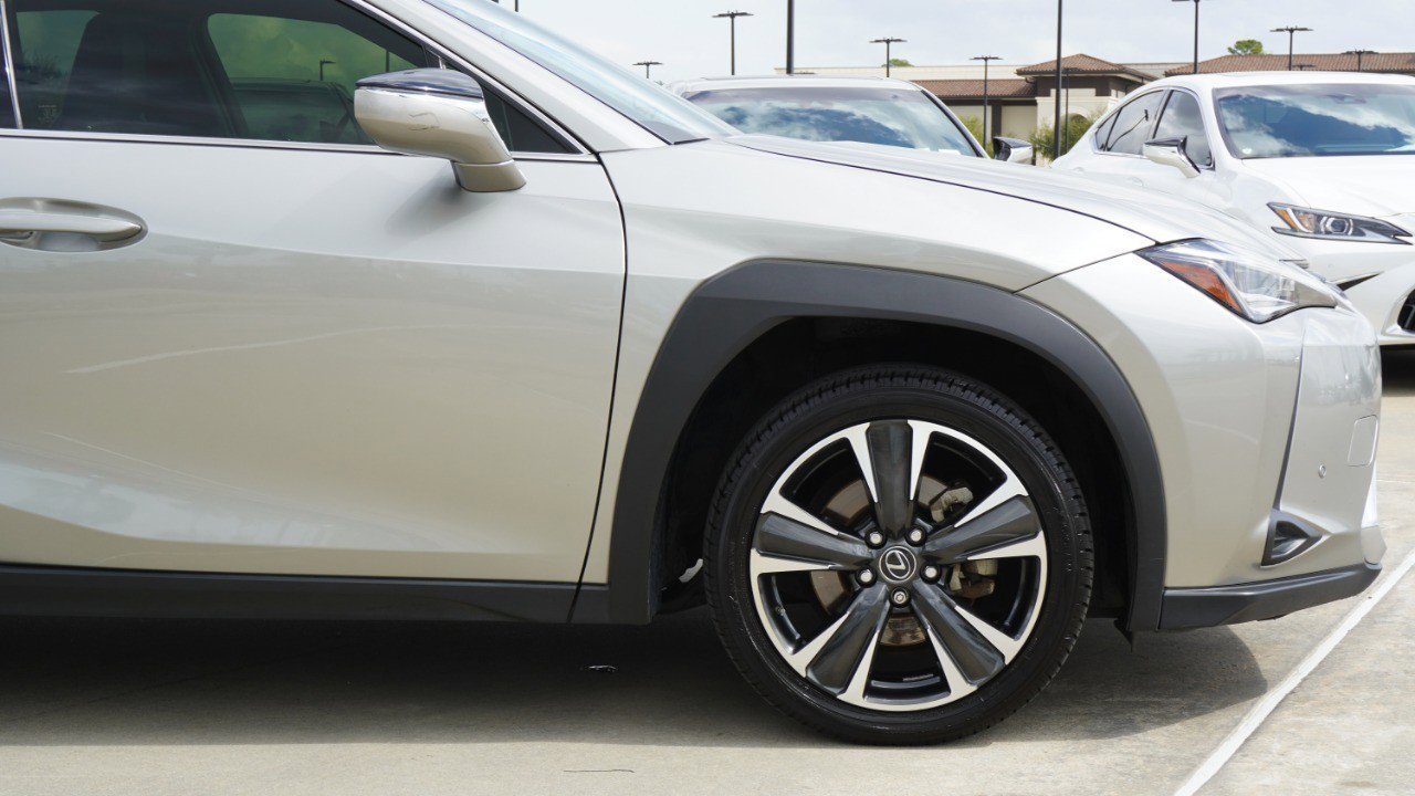 Used 2019 Lexus UX 200 w/ Premium Package image 9