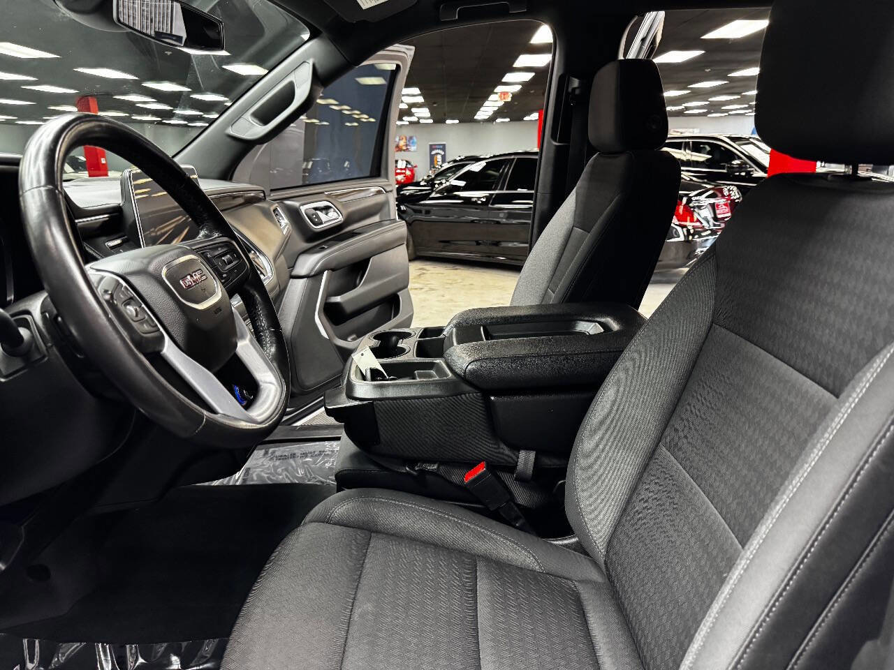 Used 2023 GMC Yukon XL SLE image 32