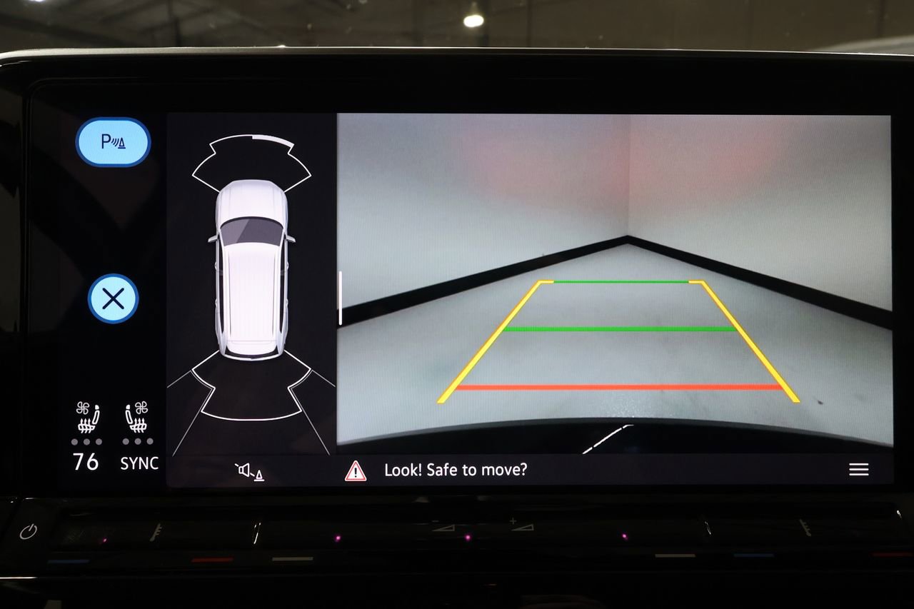 Used 2025 Volkswagen Atlas SE image 13