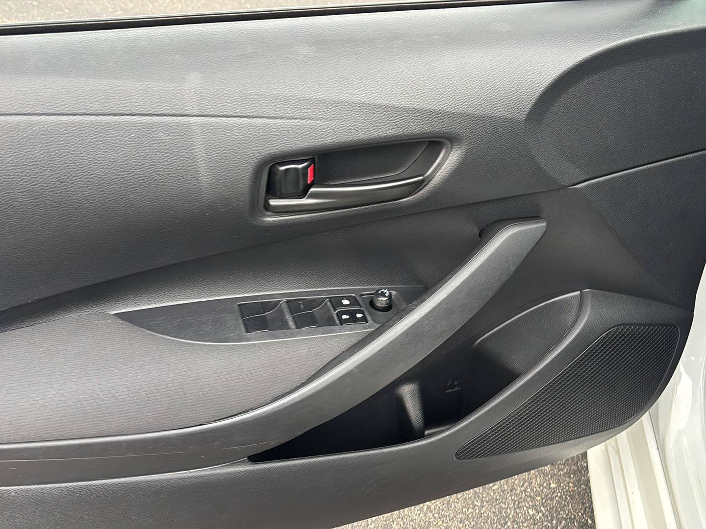 Used 2024 Toyota Corolla LE FWD image 32
