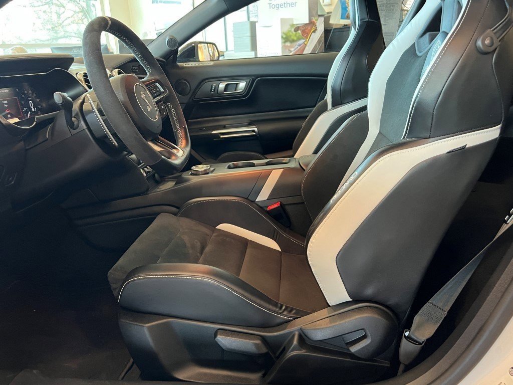 Used 2022 Ford Mustang Shelby GT500 w/ Carbon Fiber Track Pack image 24